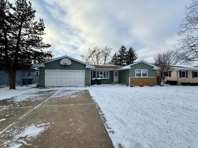 Building Photo - 746 N Glenwood Pl