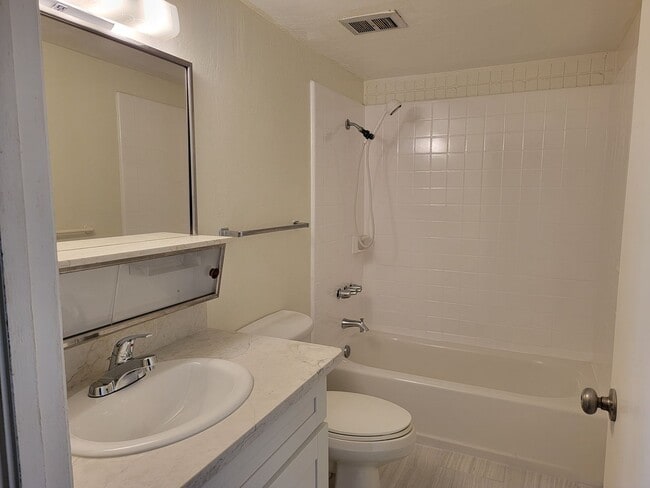 Parking, Large Lanai, Desirable location (RRLLC) - Parking, Large Lanai, Desirable location (RRLLC)