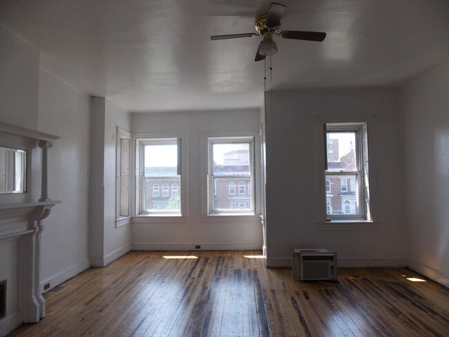 Building Photo - 2823 St Paul St Unit 3