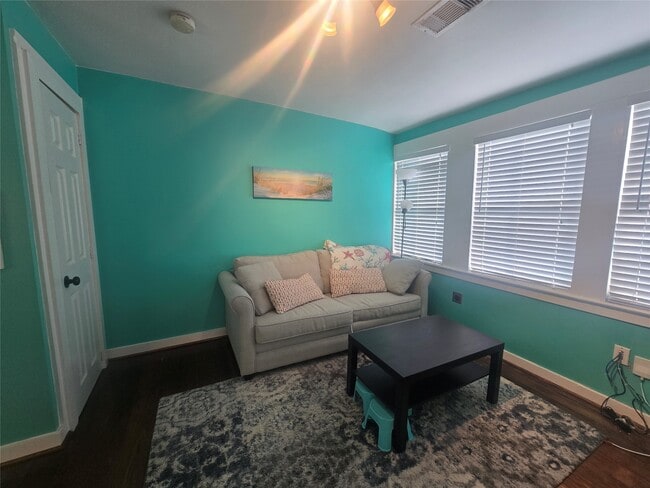 Photo - 1119 Broadway Avenue J