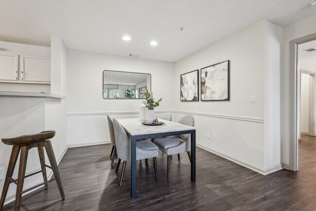 Comedor en los apartamentos Gwinnett Pointe en Norcross, GA 30093