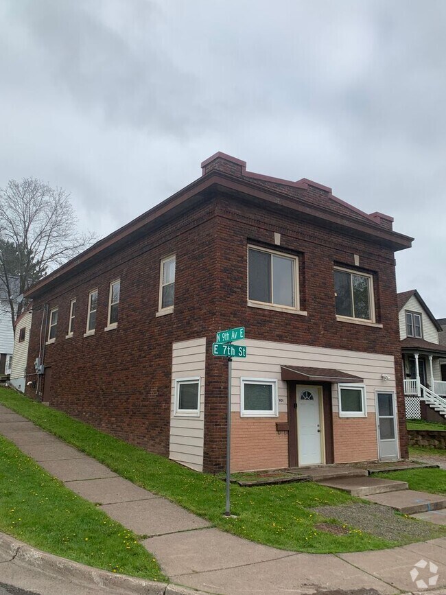 Building Photo - 901 E 7th St Unit Upper Rental