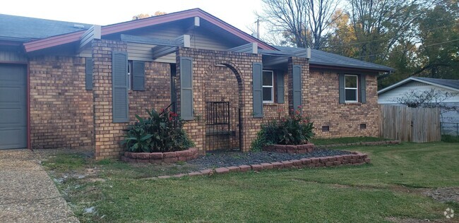 Building Photo - Please contact Lance Garner 501-912-6020 Rental