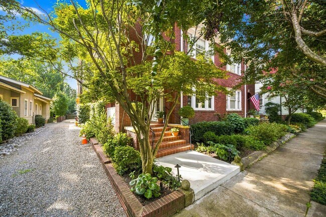 1621 Lyndhurst Ave
