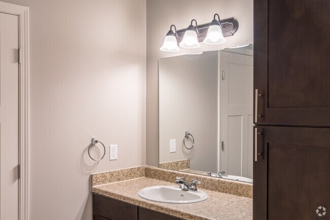 2BR, 1BA - 855SF
