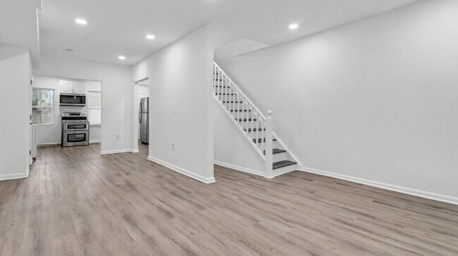 1028 Kenyon St NW