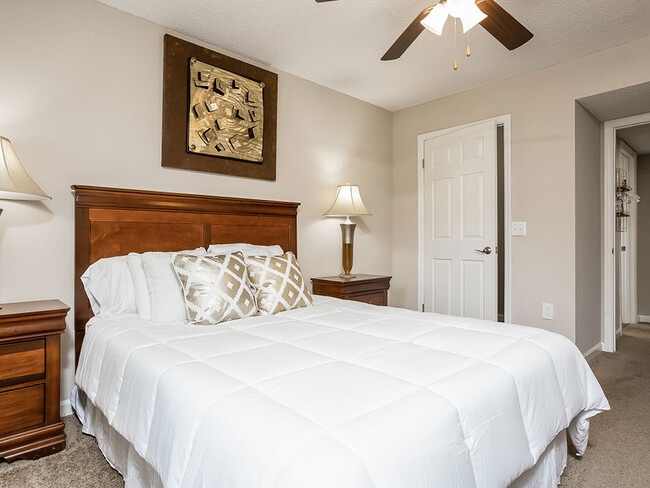 Tuscany Pointe at Somerset Place Apartment Homes
