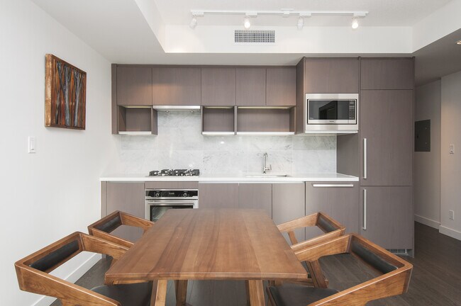 Photo - 68 Smithe St