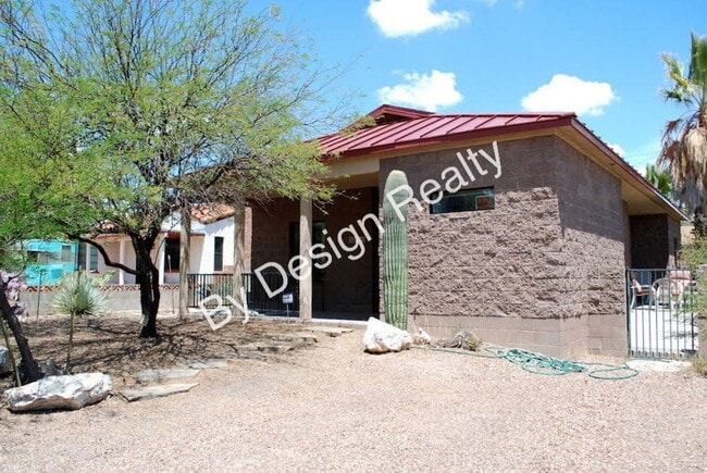 Building Photo - Mountain Ave 3 Bed 2 Bath Home - Contemporary Block Construction