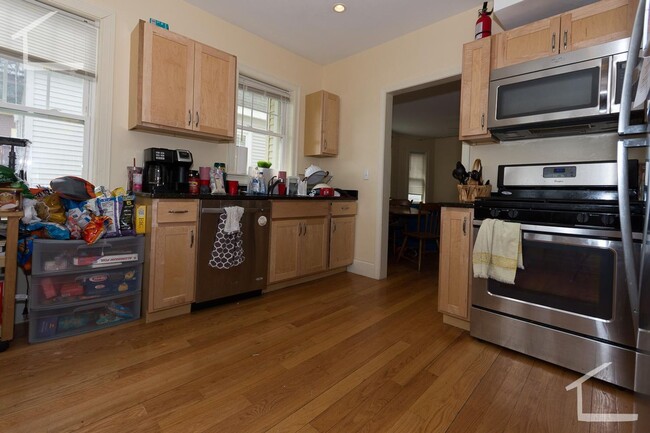 Central Heat/AC, Parking available, Laundr... - Central Heat/AC, Parking available, Laundr... Condo