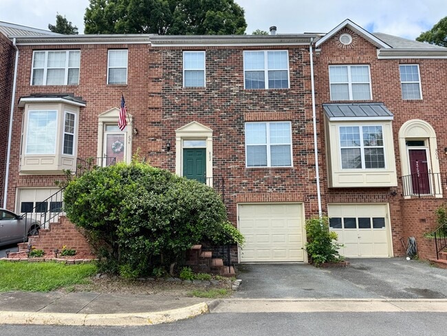 Building Photo - STAFFORD TOWNHOUSE - HANDY TO QUANTICO, SH...