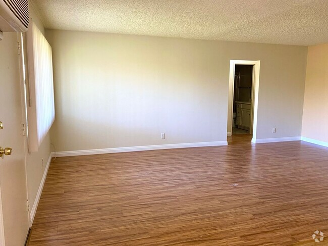Building Photo - 5444 Sepulveda Blvd Rental