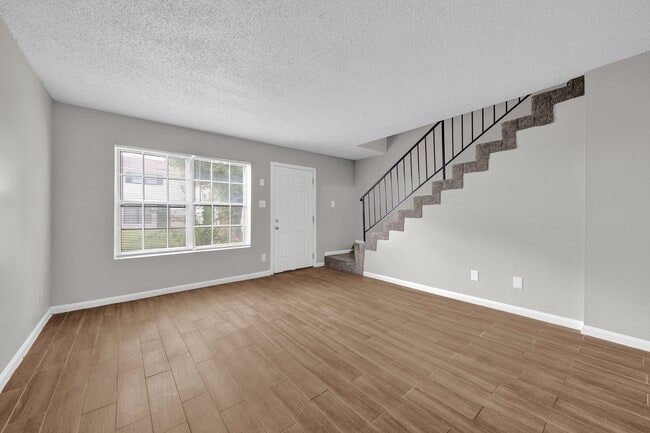 Photo - 674 Hobbs Dr