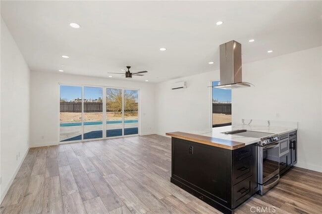 Photo - 3460 Stonehill Ave