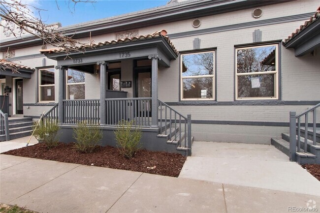Building Photo - Beautiful Updated Rowhouse/townhome across...