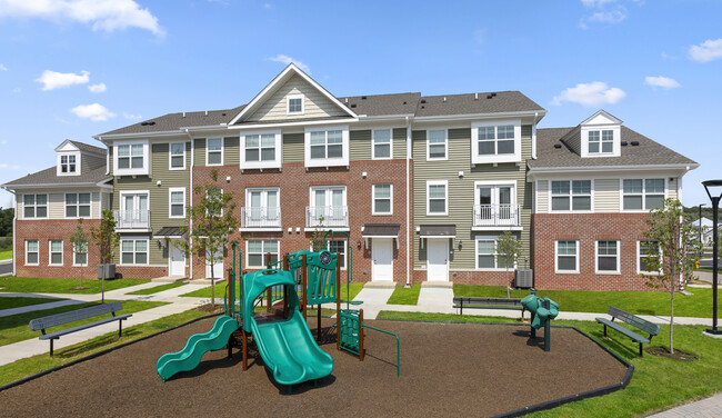 Exterior - The Village at Slippery Hill (Slippery 1) Apartments