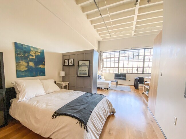 Photo - 1400 NW Irving St Unidad Avenue Lofts - Top Floor