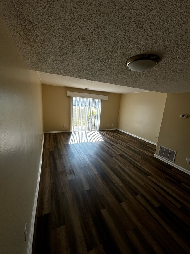 Photo - 727 S Main St