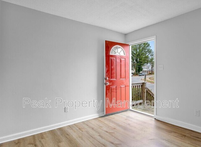 Photo - 501 Hazelhurst Ave