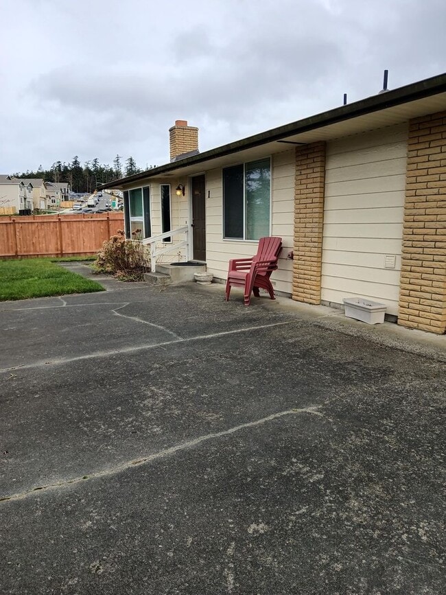 Building Photo - 2150 SW Swantown Rd