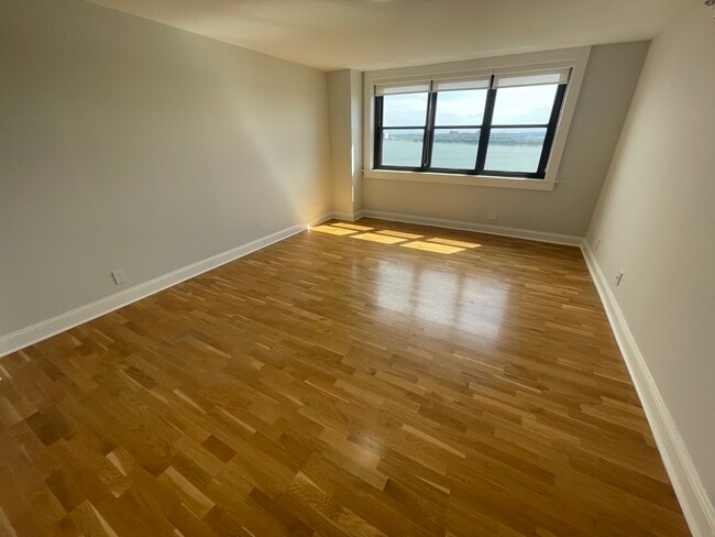 Building Photo - 7 Douglas St Rental