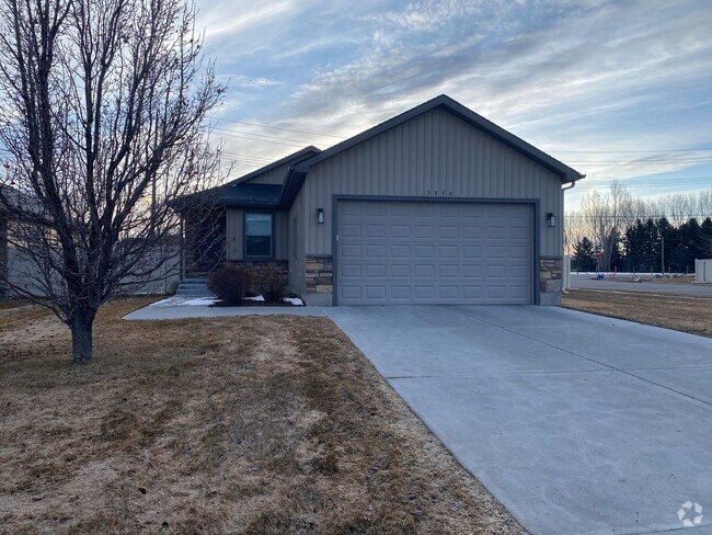 Building Photo - 5 bedroom / 3 bathroom House in Idaho Falls