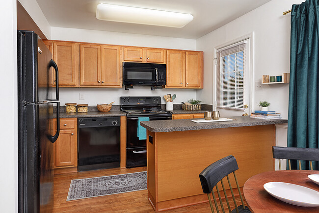 Dogwood Model Kitchen - Abbington West End Apartments