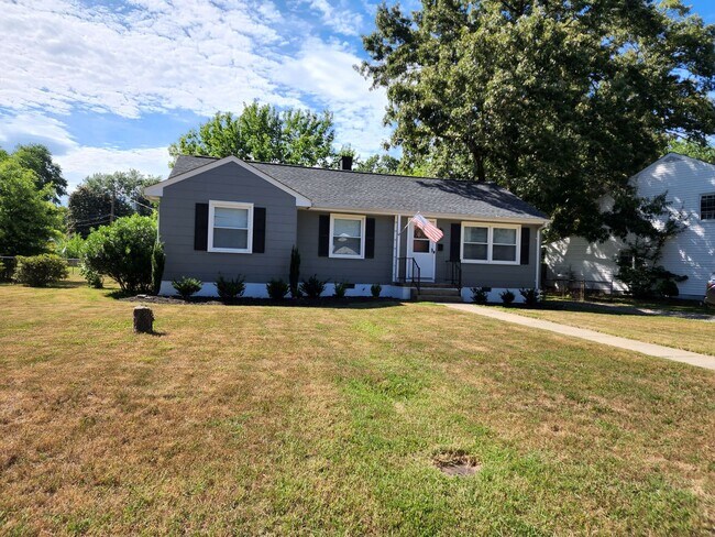 Charming 3 Bedroom Home in Quiet Neighborhood - Charming 3 Bedroom Home in Quiet Neighborhood
