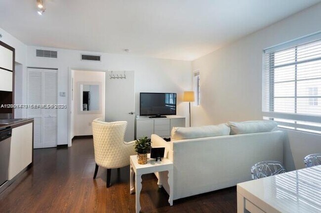 Photo - 435 21st St Unidad 204