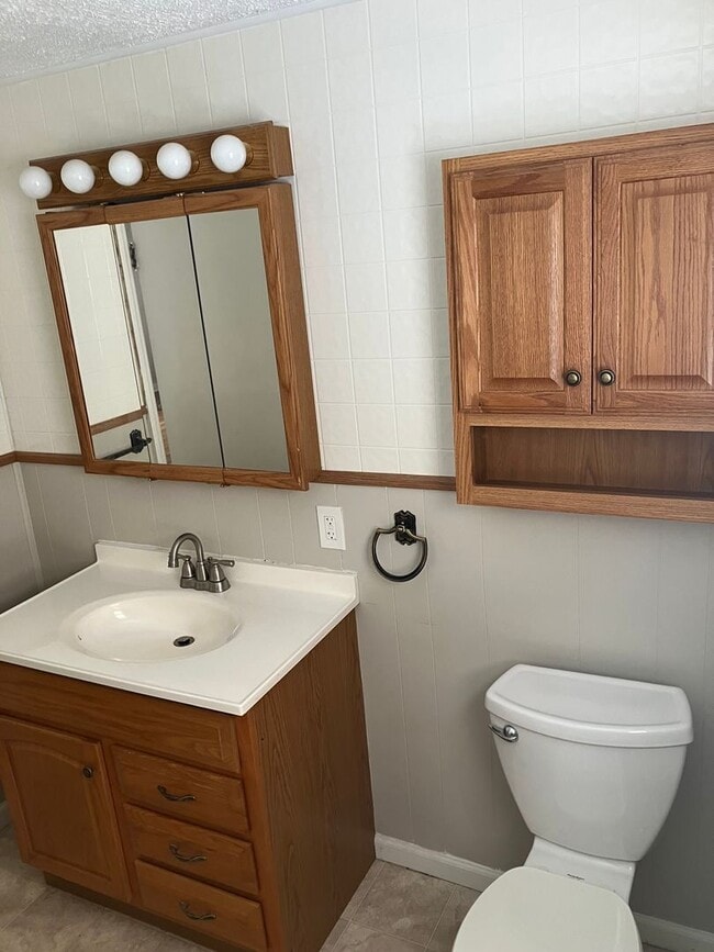 Photo - Cozy Camillus Cape