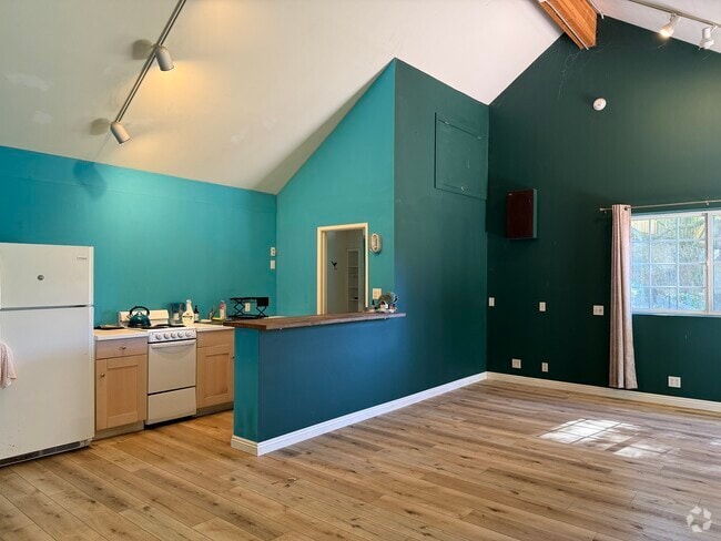 Building Photo - 21056 Entrada Rd Rental