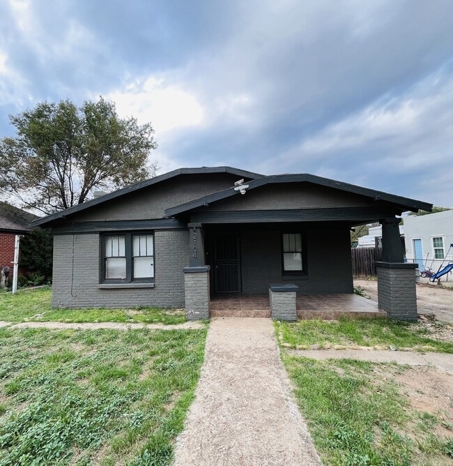 Building Photo - 2104 20th St Rental