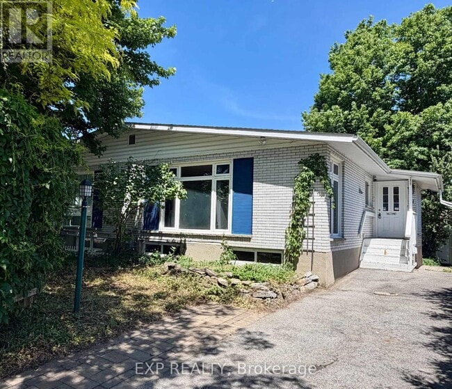 Photo - 21 Southview Crescent