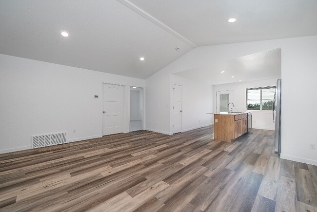 Photo - 128 W View Dr