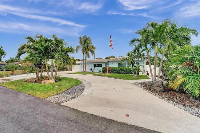 Building Photo - 604 NE 25th Ave