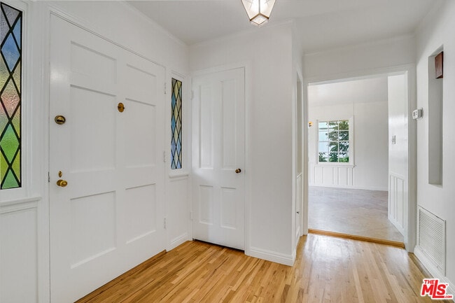 Photo - 3246 Benda St