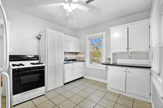 Photo - 724 Brookline Ave