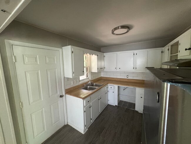 Photo - 304 W 35th St