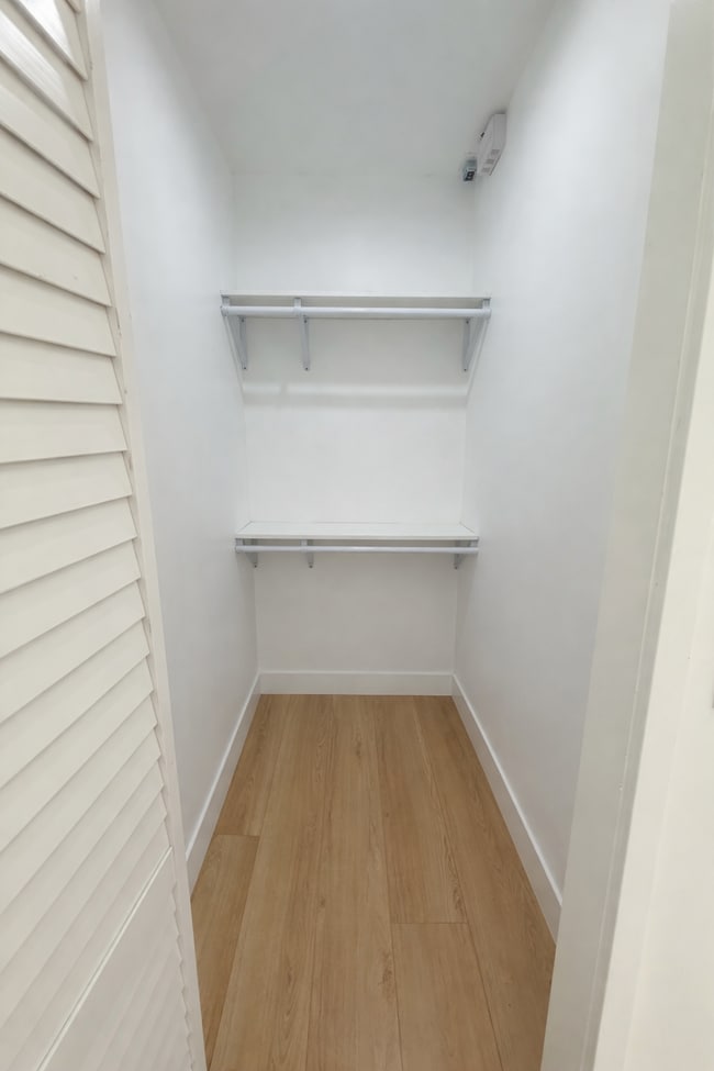 Photo - 111 E 60th St