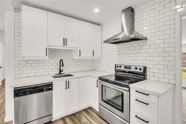 Photo - 49 NE 5th Ave