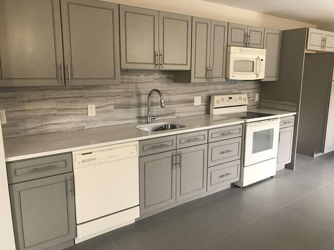 142 SW 8th Ave Unit D