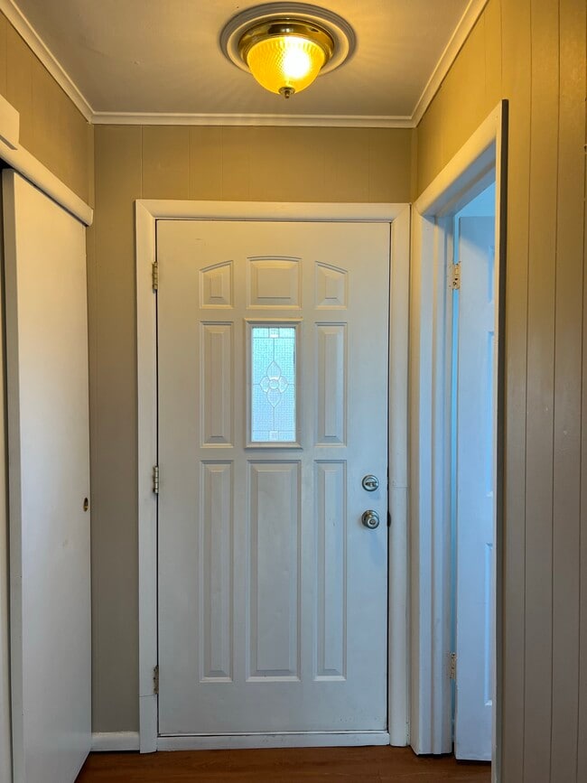 Entry Hall - 89 N 16th Ave