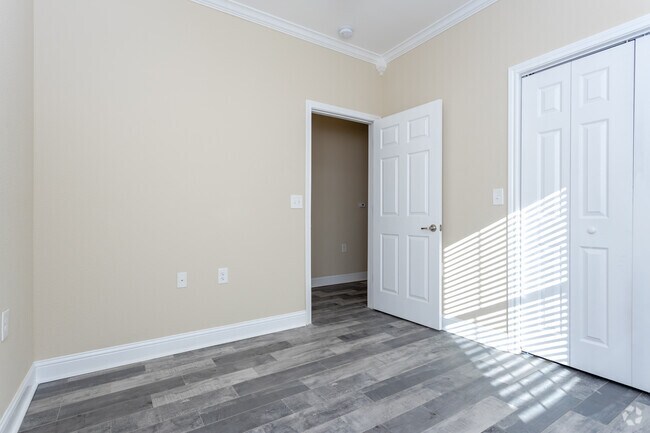 3BR,2BA-1300SF