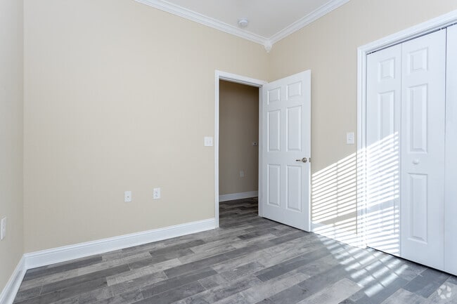 3BR,2BA-1300SF - New Heights