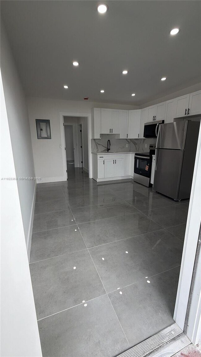 Photo - 935 Jefferson Ave Unidad 12