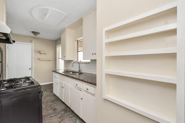 Photo - 6610 Granite St