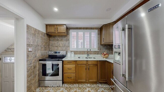 Photo - 845 Runnymede Rd