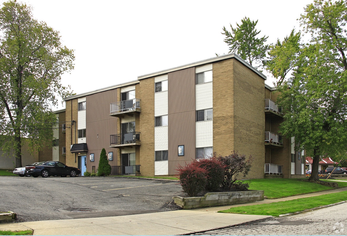 Vantage Pointe Apartments - Vantage Pointe Apartments