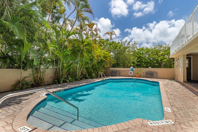 Piscina - 1050 SE 15th St Unidad 409