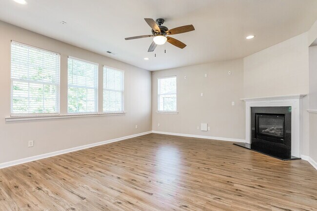 Photo - 217 Georgetowne Dr